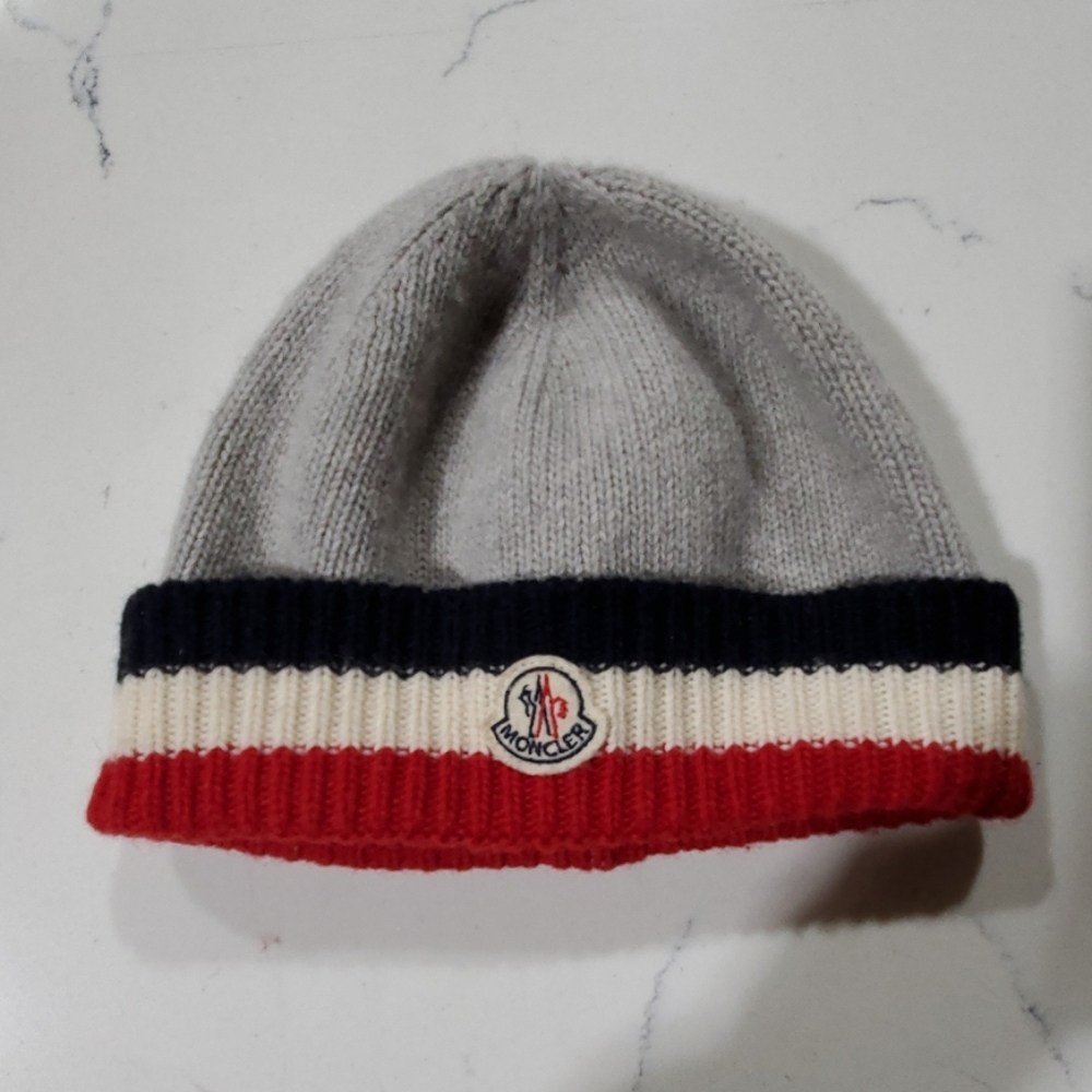 Moncler hat